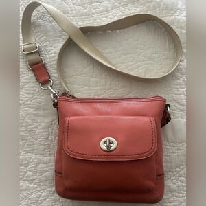Coach Designer Vintage Peach Coral Park Leather Swingpack crossbody Turnlock bag